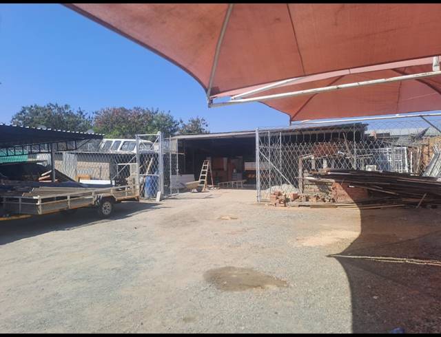 460M² BUILDING FOR SALE IN RUSTENBURG NORTH